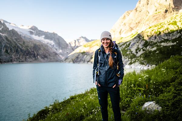 Az outdoor funkcionális ruházat olyan tulajdonságokkal rendelkezik, amelyek biztosítják a kényelmet a szabadtéri tevékenységek során